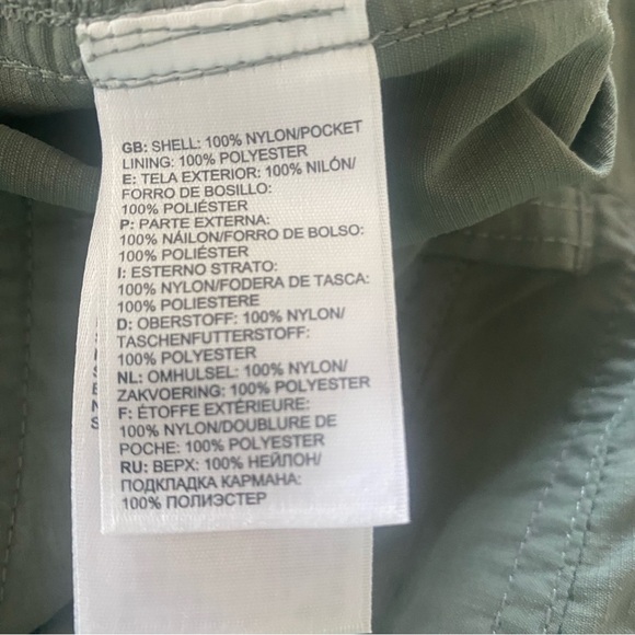 The North Face Women's Roll-up Nylon Shorts Size 2 Army Green - Picture 7 of 16